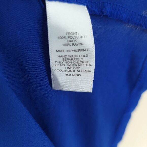 Express Blue Sleeveless Keyhole Blouse - Picture 5 of 7